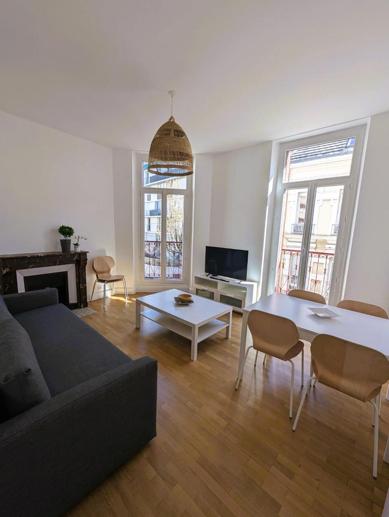 102 - Appart Renove Avec Grand Salon Et 1 Chambre - Tram Et Clinique Mutualiste A 1 Min Гренобль Экстерьер фото